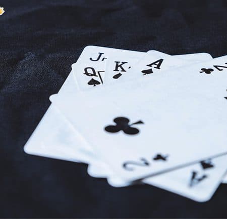 Hướng dẫn chi tiết về cách đánh bài Sâm lốc trực tuyến